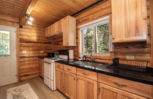 Steam Engine Meadows Cabin | Cozy 2-bedroom cabin in tranquil Brian Head