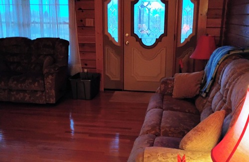 Sweetwater Cabin | Cozy 2-bedroom cabin in welcoming Sweetwater on 48 acre horse farm.