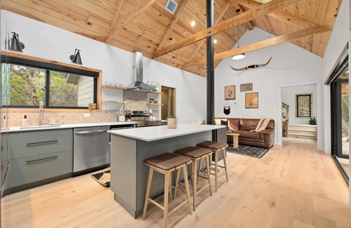 Wimberley Cabin | Cozy 2-bedroom cabin in serene Wimberley with WiFi, AC