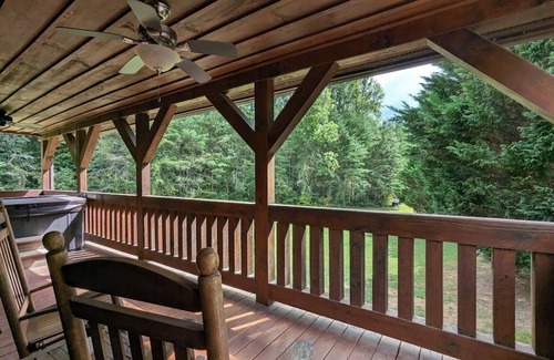 Whittier Cabin | Cozy 2-bedroom cabin with hot tub! Near National Park, Casino
