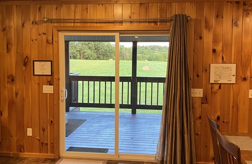 Logan Cabin | Cozy 2-bedroom cabin with hot tub in the peaceful Hocking Hills