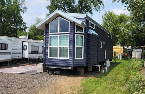 Larsen RV Rental | Cozy 2-bedroom campground in charming Larsen with AC