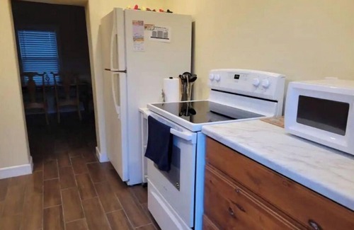 Barrio Hollywood House | Cozy 2 bedroom Casita with private fenced in yard