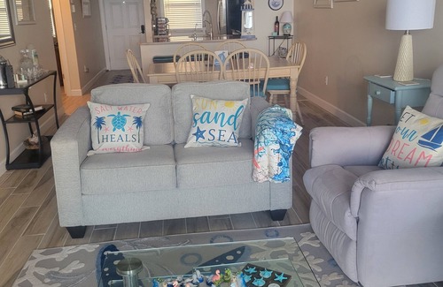 Fort Pierce Shores Condo | Cozy 2-bedroom condo in Fort Pierce . Hutchinson island with on the beach