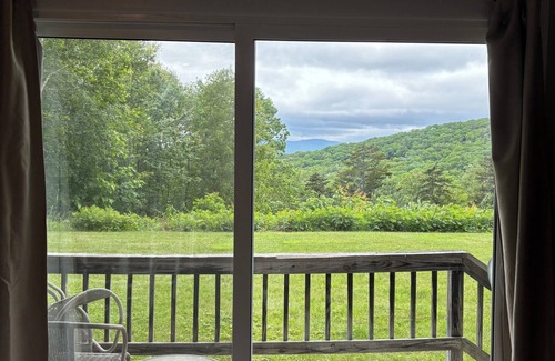 Campton Condo | Cozy 2-bedroom condo in Campton, NH with AC, WiFi