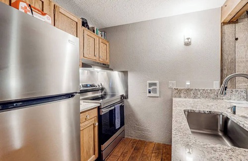 Angel Fire Condo | Cozy 2-bedroom condo 2/2 just blocks from base-with W/D and wifi