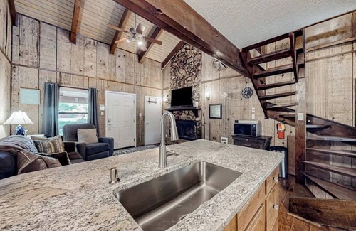 Angel Fire Condo | Cozy 2-bedroom condo 2/2 just blocks from base-with W/D and wifi