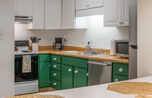 Vestavia Hills Condo | Cozy 2-bedroom condo in the heart of Homewood/Vestavia, minutes from Samford/UAB