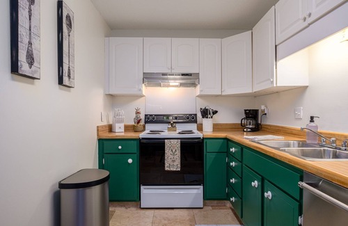 Vestavia Hills Condo | Cozy 2-bedroom condo in the heart of Homewood/Vestavia, minutes from Samford/UAB