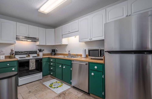 Vestavia Hills Condo | Cozy 2-bedroom condo in the heart of Homewood/Vestavia, minutes from Samford/UAB