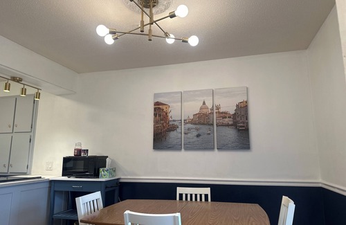 Greenville Downtown Condo | Cozy 2-bedroom condo in charming Greenville neighborhood with WiFi, AC