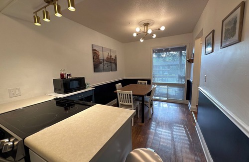 Greenville Downtown Condo | Cozy 2-bedroom condo in charming Greenville neighborhood with WiFi, AC