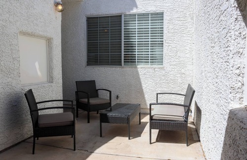 Las Vegas Condo | Cozy 2-bedroom condo! Your home away from home in Sunny Las Vegas! 🌞