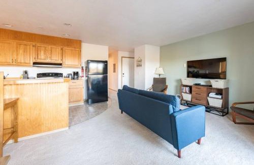 Ocean Shores Apartment | Cozy 2 bedroom condo walking distance from the beach