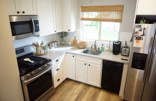 Downtown Riverside Condo | Cozy 2-bedroom condo in peaceful Riverside - Entire Place