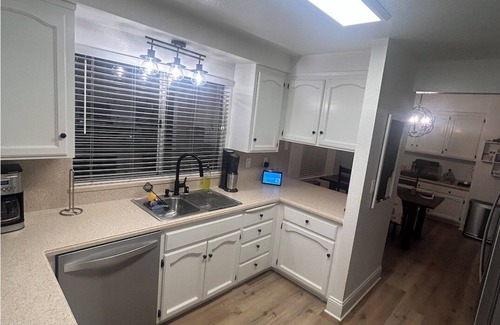 Raisin Condo | Cozy 2-bedroom condo with AC, WiFi in peaceful Fresno