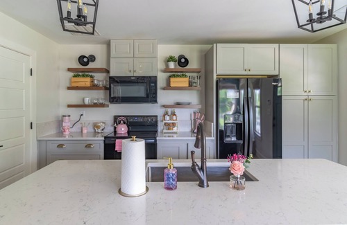 Cooper-Young Historic District House | Cozy 2 bedroom Cooper Young 7 minutes from Downtown