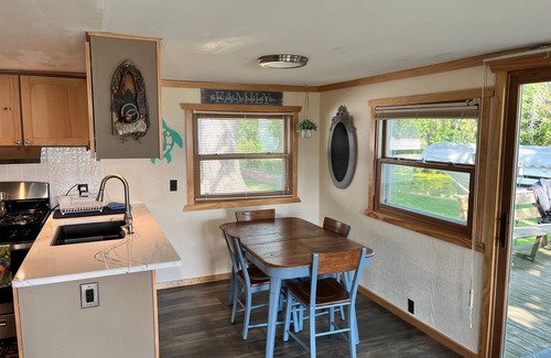 Winneconne Cottage | Cozy 2-bedroom cottage in Charming Winneconne with water access.