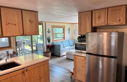 Winneconne Cottage | Cozy 2-bedroom cottage in Charming Winneconne with water access.