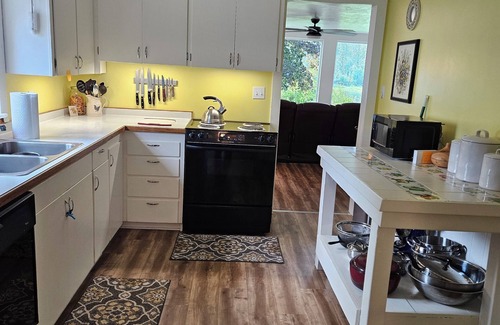 Libby Cottage | Cozy 2-bedroom cottage with peaceful Kootenai River view/access, Pets Welcome!
