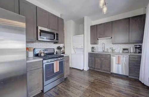 Lower East Side Apartment | Cozy 2 Bedroom Downtown Milwaukee Apartment