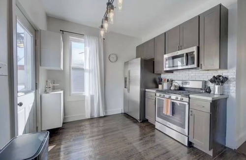 Lower East Side Apartment | Cozy 2 Bedroom Downtown Milwaukee Apartment