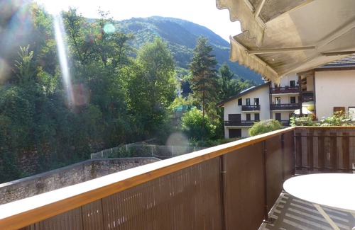 Brides-les-Bains Apartment | Cozy 2-bedroom apartment, near shops, parking, wifi, pets allowed