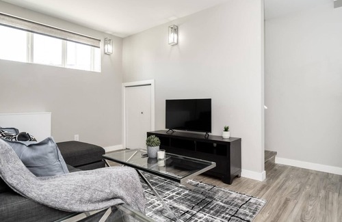 Winnipeg House | Cozy 2 Bedroom | French Sector | Minutes From DT