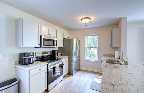 Taylors House | Cozy 2-bedroom house, 2.5 bathrooms in serene Taylors with WiFi, AC