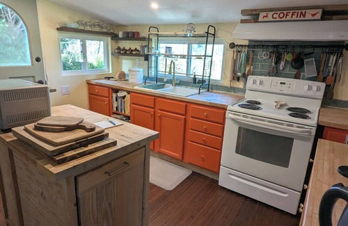 Clatskanie House | Cozy 2-bedroom house with WiFi, AC, in lovely Clatskanie