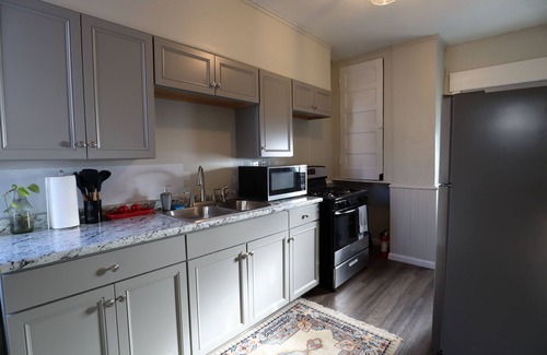 Pittsburgh House | Cozy 2-bedroom house with AC, WiFi, Free Parking in Pittsburgh