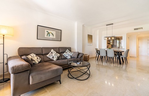 New Golden Mile Apartment | Cozy 2-Bedroom in Hacienda de Cifuentes