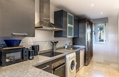 New Golden Mile Apartment | Cozy 2-Bedroom in Hacienda de Cifuentes