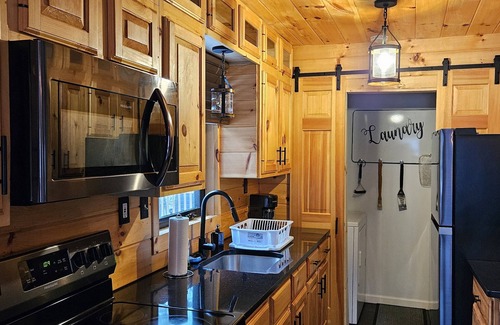 Lake Harmony House | Cozy 2 Bedroom In the Woods! Firepit! Peaceful place for romantic getaway!