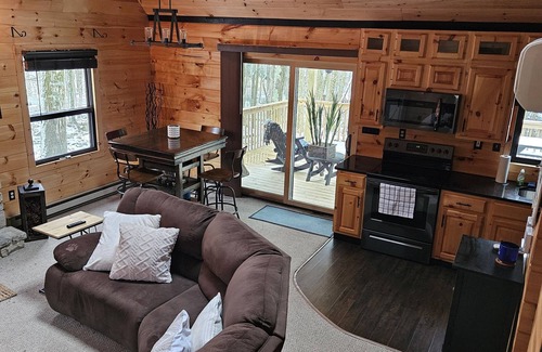 Lake Harmony House | Cozy 2 Bedroom In the Woods! Firepit! Peaceful place for romantic getaway!