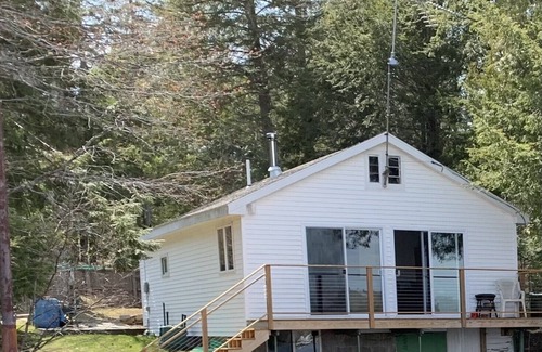 Otis Cottage | Cozy 2-bedroom lakefront cottage on Beech Hill Pond