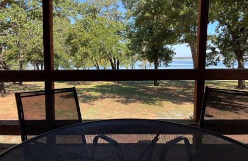 Pottsboro Cabin | Cozy 2 Bedroom Lakeview Cabin: Cabin B