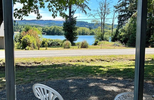 Beaver House | Cozy 2-bedroom mobile home in front of lake pleasant.
