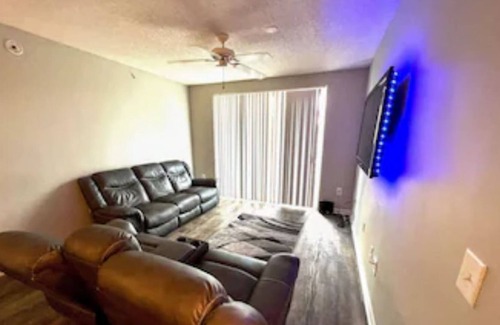 Miramar House | Cozy 2 Bedroom Near Hard Rock Stadium