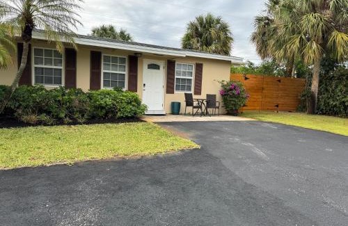 Juno Ridge House | Cozy 2 bedroom near intercoastal & beaches