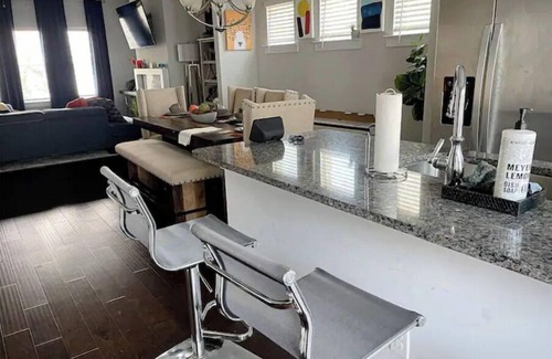 Atlanta House | Cozy 2-Bedroom & Office Corporate Stay Townhome