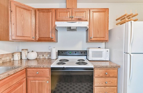 South Tacoma Apartment | COZY 2 BEDROOM | PLACE TO YOURSELF | SOUTHEND