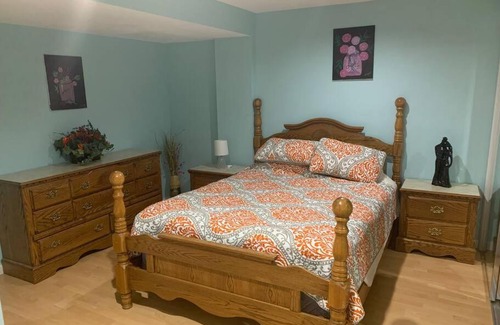 Aurora House | Cozy 2 bedroom place with mountain views!