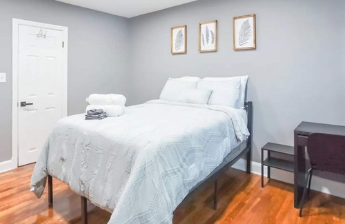 Lake Walker Apartment | Cozy 2-Bedroom Rental Unit w/ Free Parking