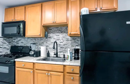 Lake Walker Apartment | Cozy 2-Bedroom Rental Unit w/ Free Parking