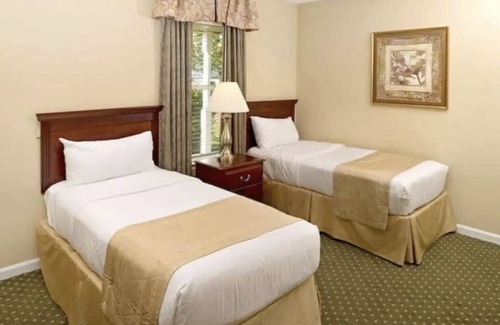 Berkeley Resort | Cozy 2 Bedroom Suite at Historic Powhatan Resort