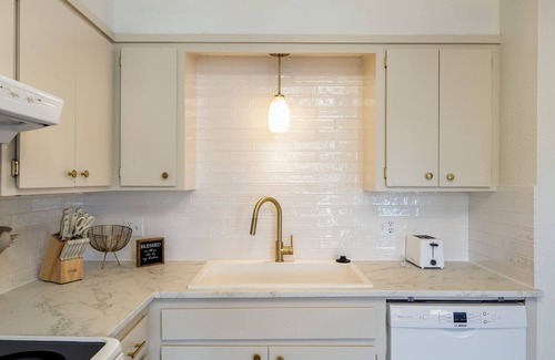 Oklahoma City House | Cozy 2-bedroom townhome in lovely Oklahoma City with WiFi, lake, restaurants.