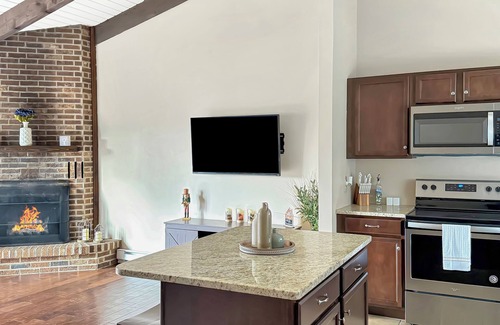 Lake Harmony House | Cozy 2-bedroom townhome in charming Lake Harmony with AC, WiFi
