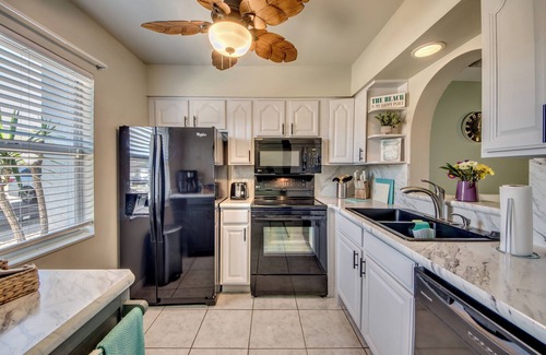 Pelican House | Cozy 2-bedroom townhome in charming Cape Coral with AC, WiFi