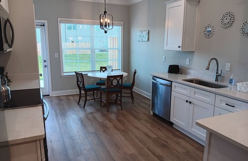 Cleveland House | Cozy 2-bedroom townhome near shopping, churches, and the outdoors